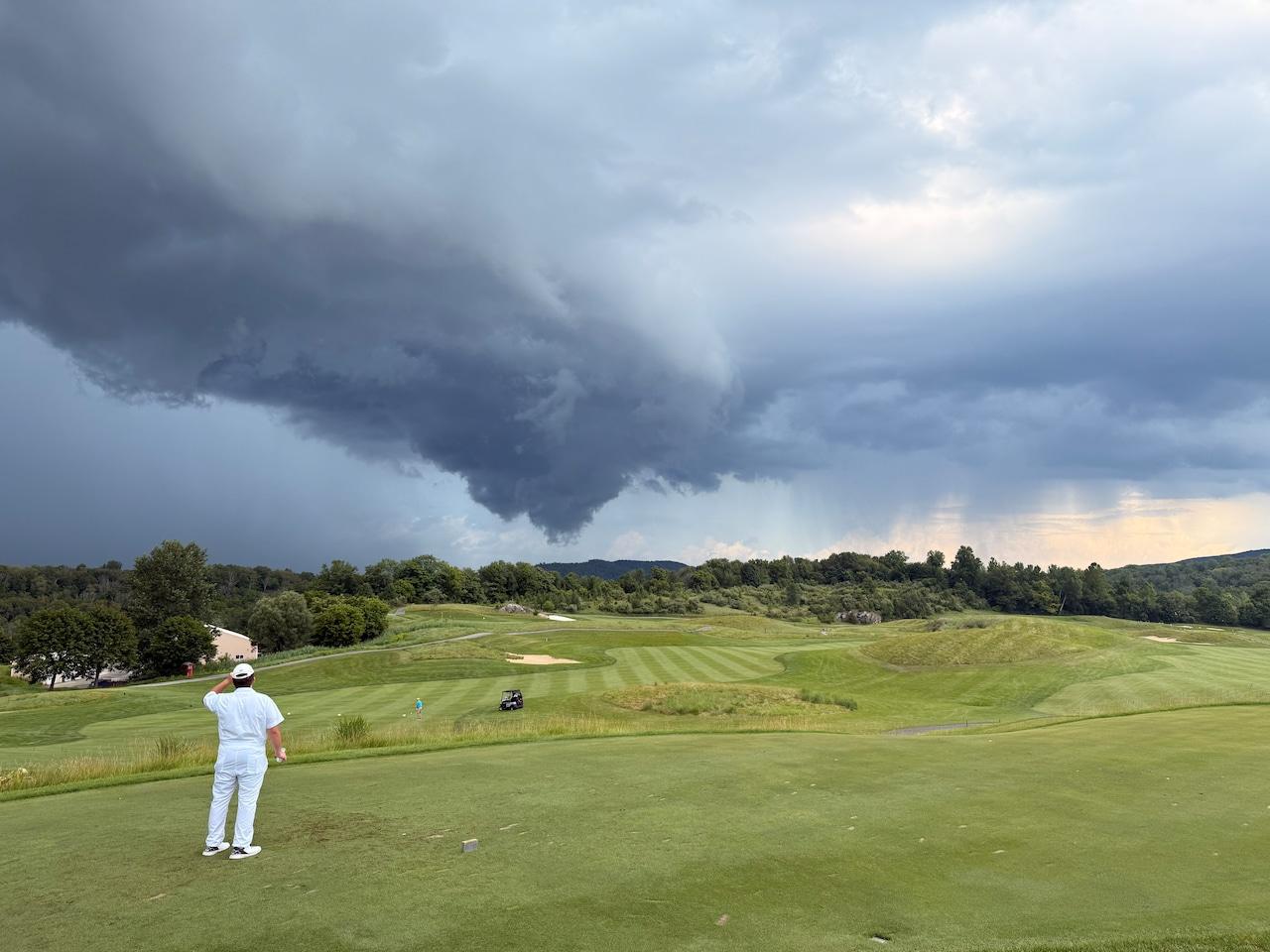 A week later, the golfer attacked the lightning. Dhubari seemed to be 
