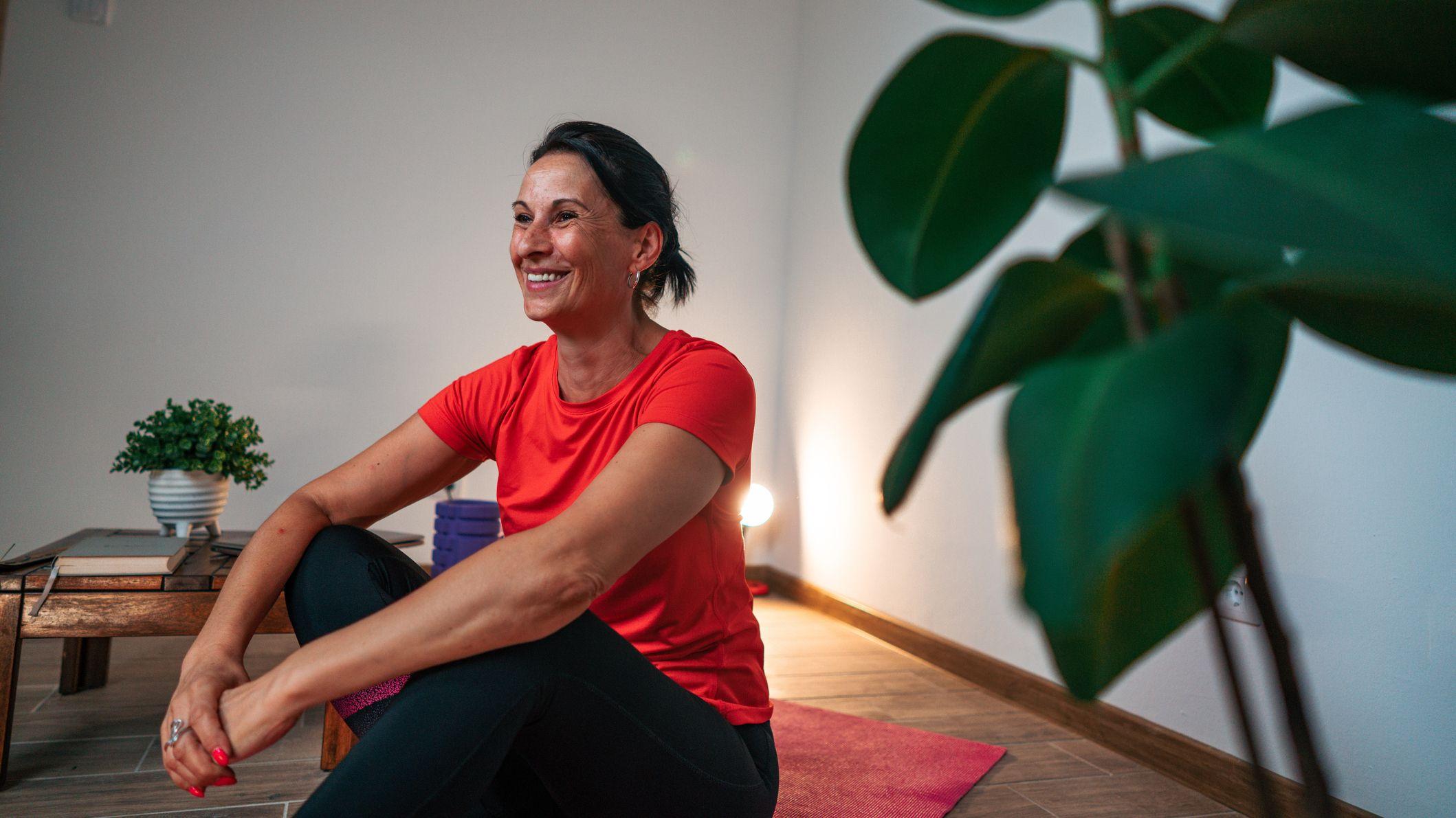 Pilates instructor says dynamic stretching can help treat joint pain - that's wh...